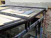 Dach szklany pokryty panelami ze szkła zespolonego bezpiecznego montowane na konstrukcji stalowej