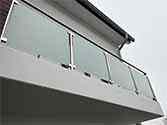 Balustrada balkonowa stalowa nierdzewna z wypełnieniem ze szkła zespolonego